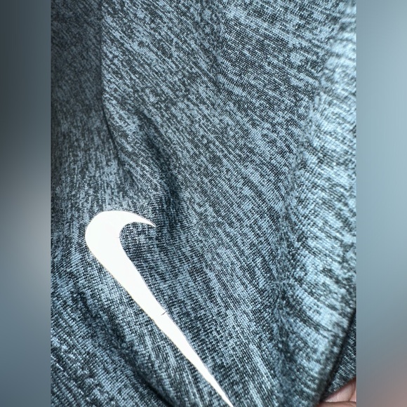 Nike Women’s Dri-Fit Gray Swoosh Short Sleeve Casual Activewear Shirt Size: L - Picture 5 of 7